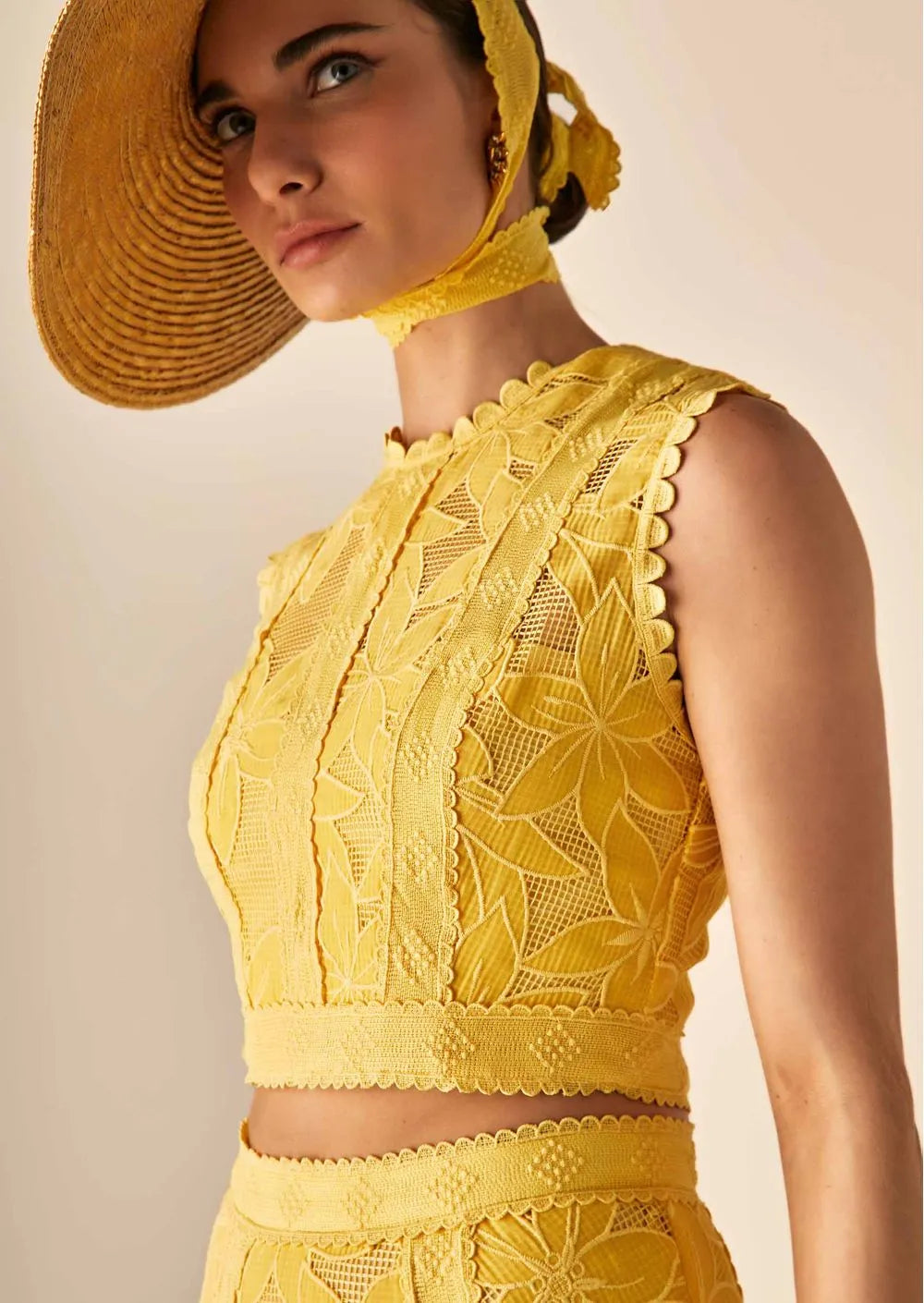 Conjunto Saia Midi e Cropped em Guipure Telado Skade