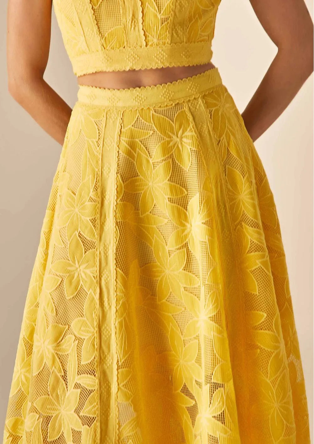 Conjunto Saia Midi e Cropped em Guipure Telado Skade