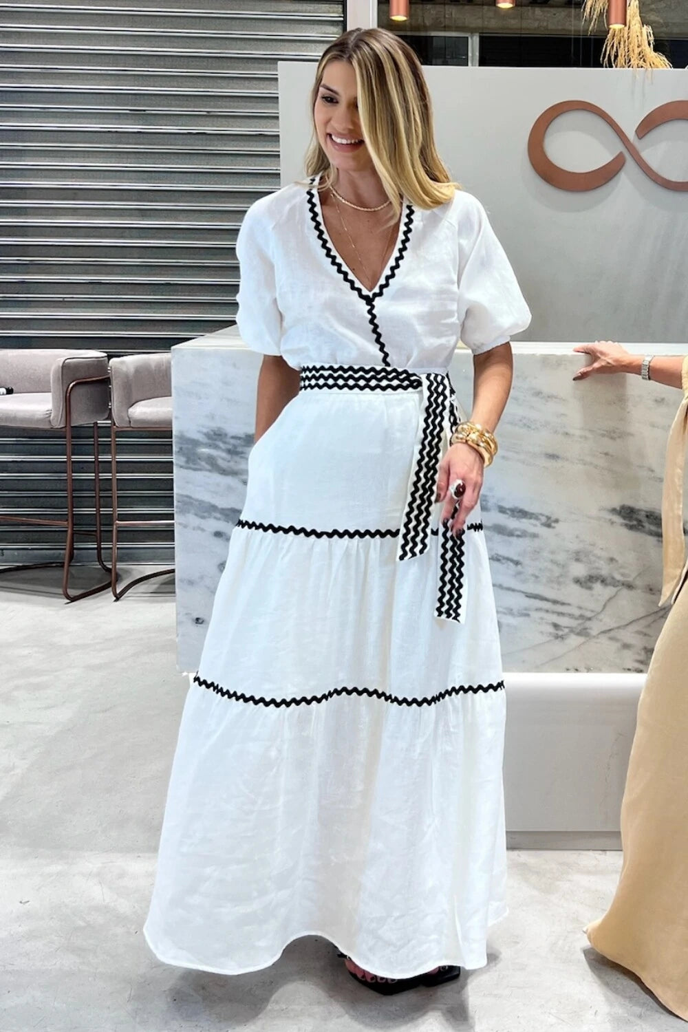 Bata em linho com sianinhas-cor branco