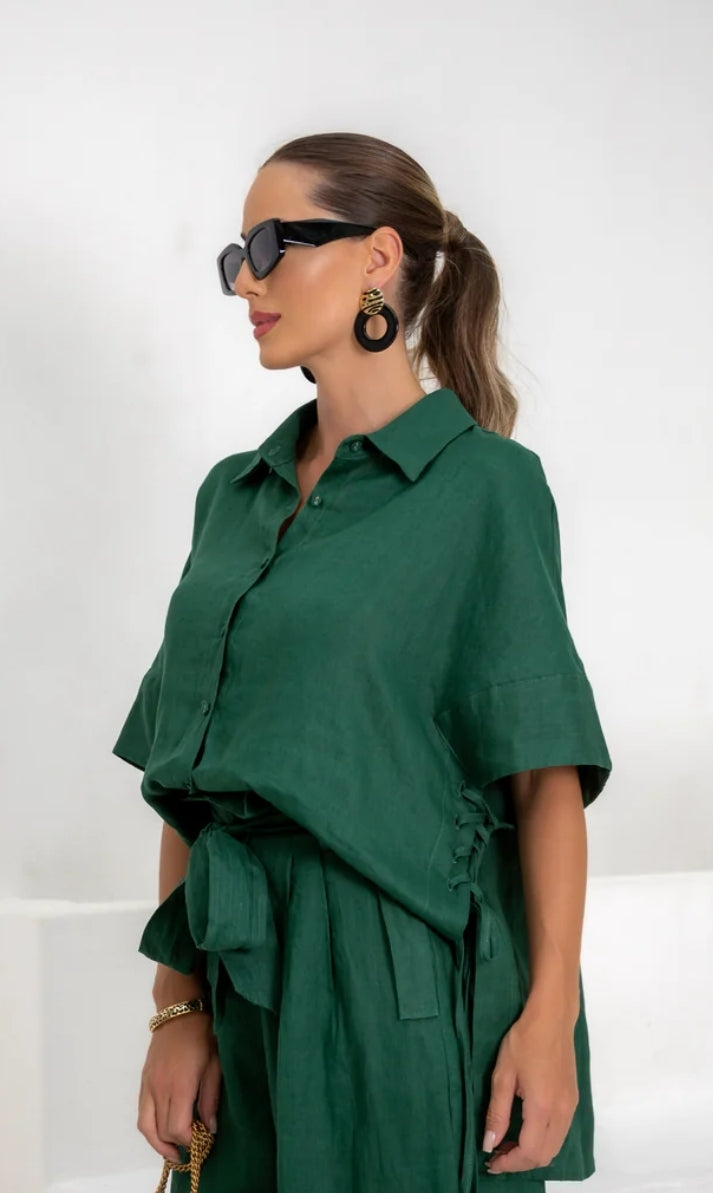 Camisa em linho com detalhe na lateral