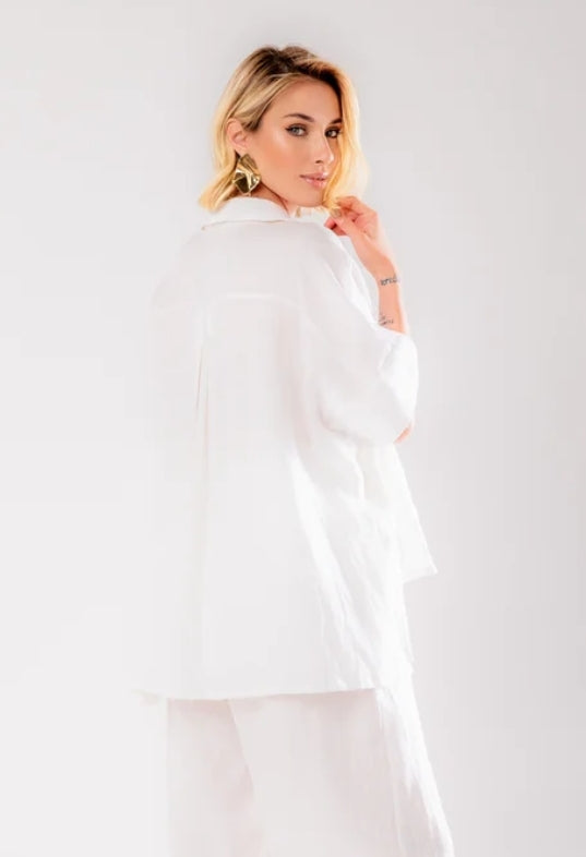 Camisa em linho com detalhe na lateral